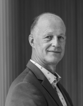 Uniek legacy boek op maat voor familiebedrijf Van Roey. Ontworpen door creatieve studio 'Studio Kemmers'