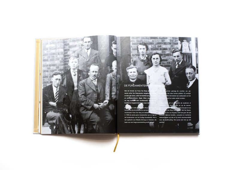 Uniek bedrijfsboek op maat voor familiebedrijf Groep Van Roey. Ontworpen door creatieve studio 'Studio Kemmers'