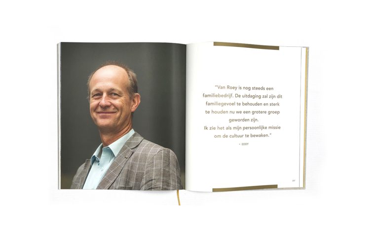 Uniek bedrijfsboek op maat voor familiebedrijf Groep Van Roey. Ontworpen door creatieve studio 'Studio Kemmers'