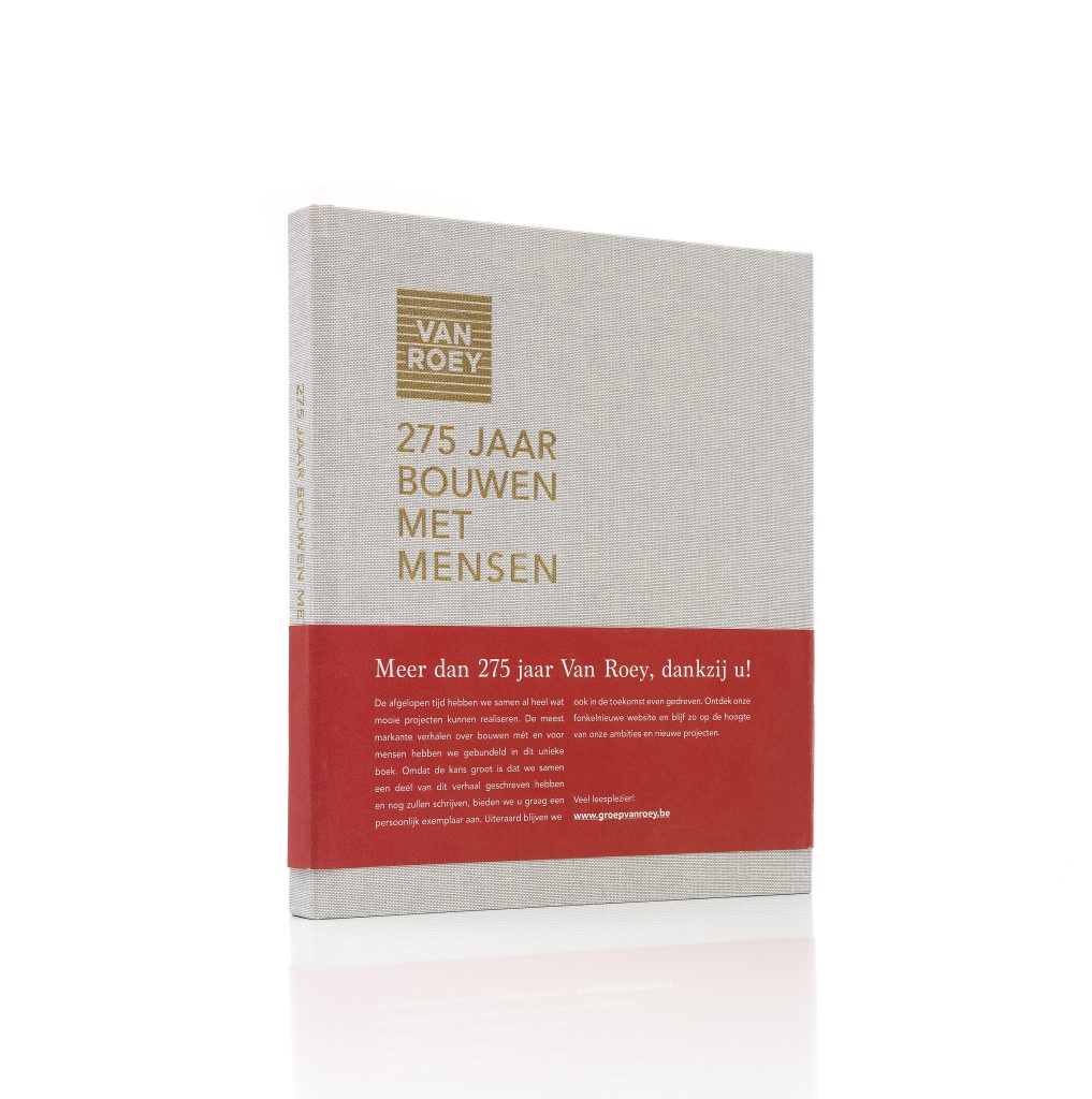 Uniek legacy boek op maat voor familiebedrijf Van Roey. Ontworpen door creatieve studio 'Studio Kemmers'