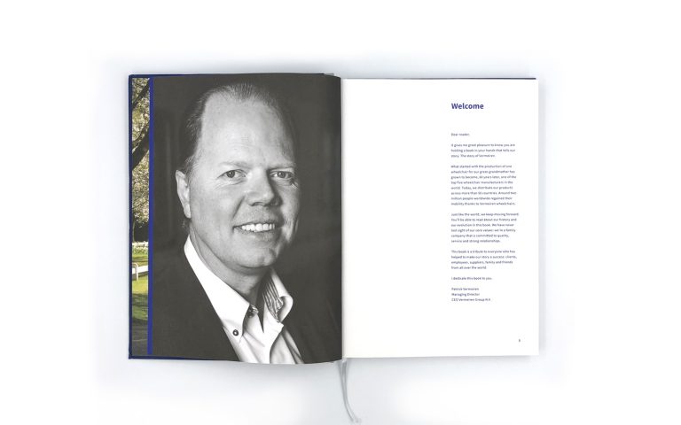 Uniek legacy boek op maat voor familiebedrijf Vermeiren. Ontworpen en uitgegeven door creatieve studio 'Studio Kemmers'