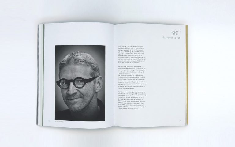 Uniek legacy boek op maat voor familiebedrijf Van Marcke. Ontworpen door creatieve studio 'Studio Kemmers'