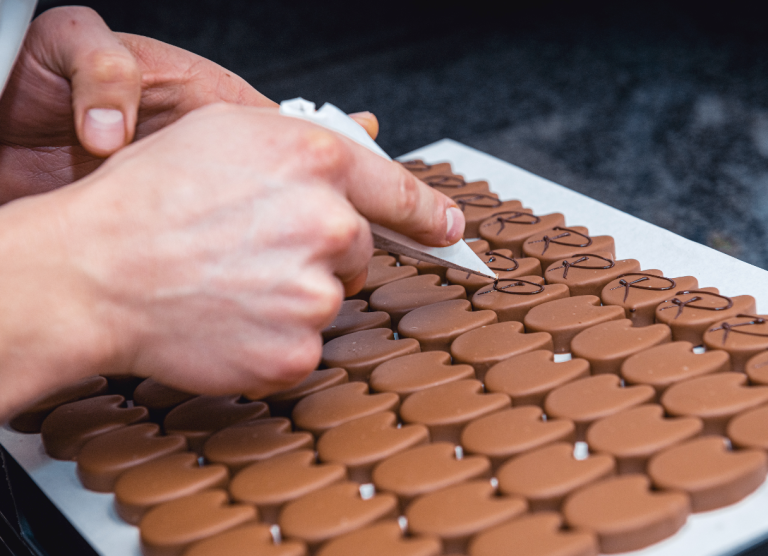 Uniek legacyboek op maat voor familiebedrijf DelReY. Ontworpen door creatieve studio Studio Kemmers