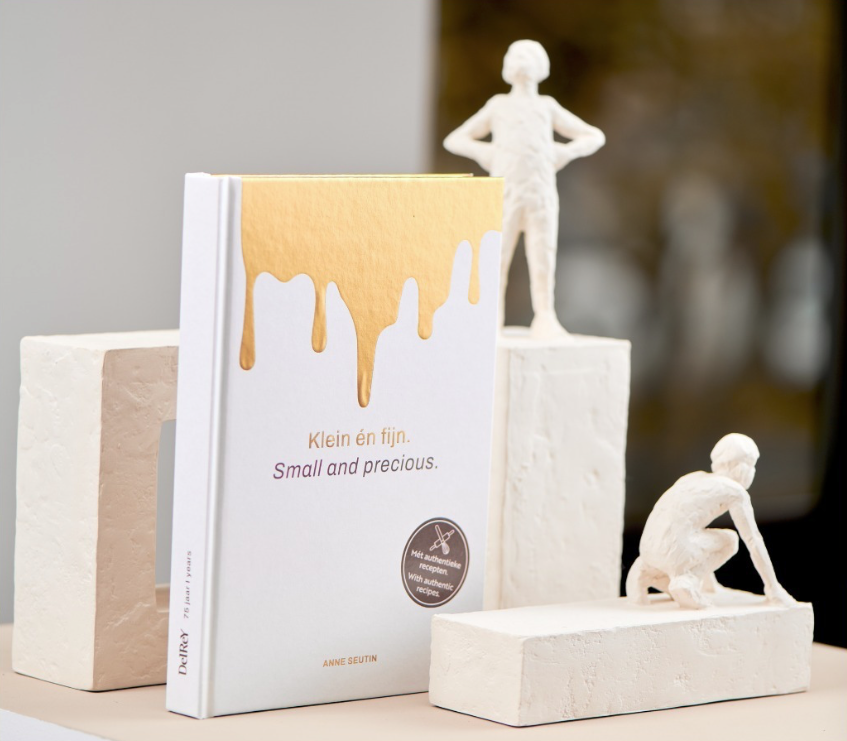 Uniek legacyboek op maat voor familiebedrijf DelReY. Ontworpen door creatieve studio Studio Kemmers