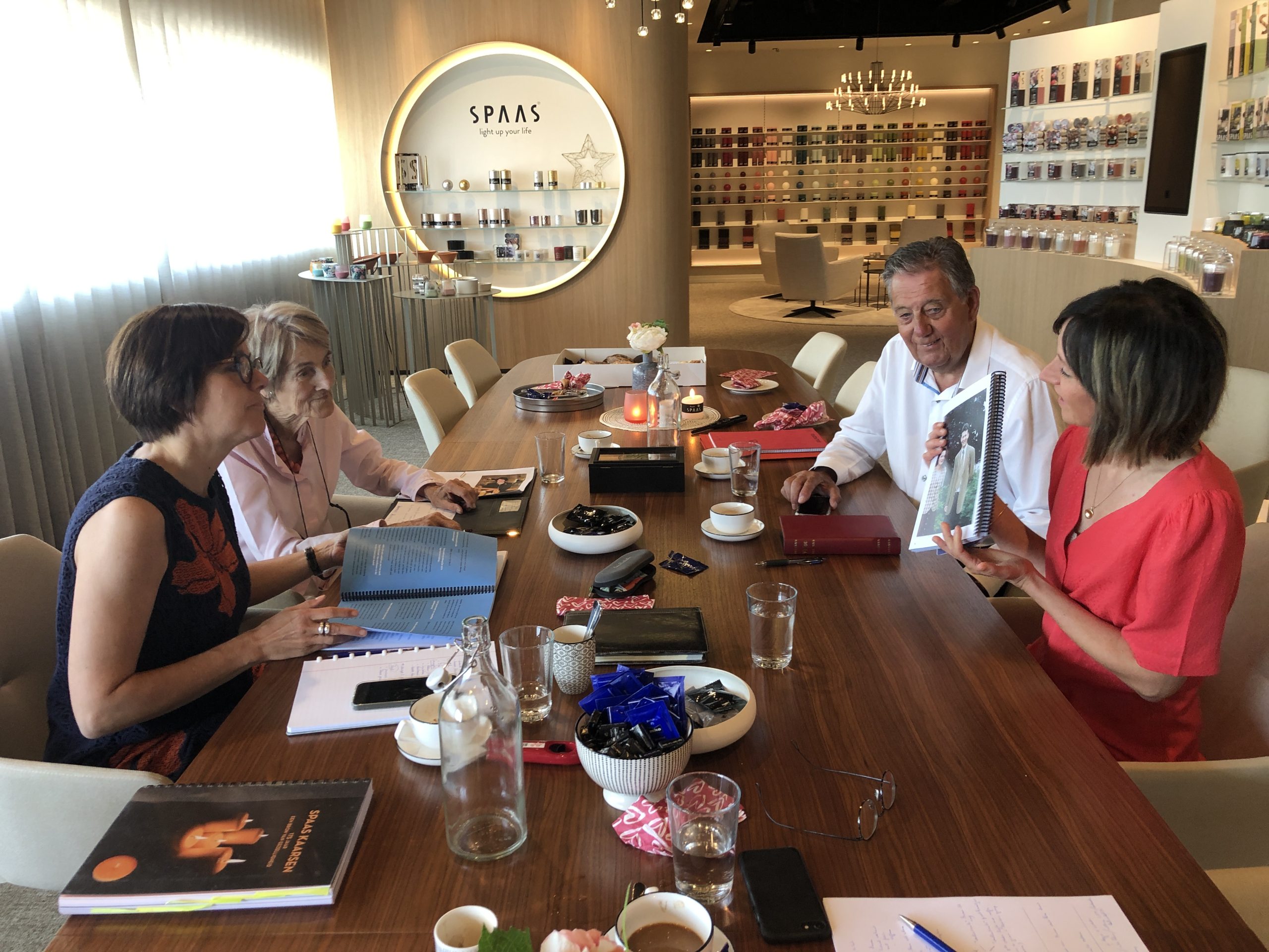 Het juiste moment voor een jubileumboek: 3 signalen dat je nú moet beginnen